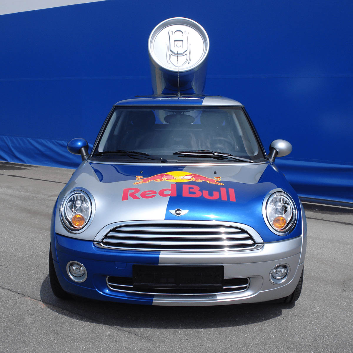 Burkolati elemek Redbull promociós autóhoz