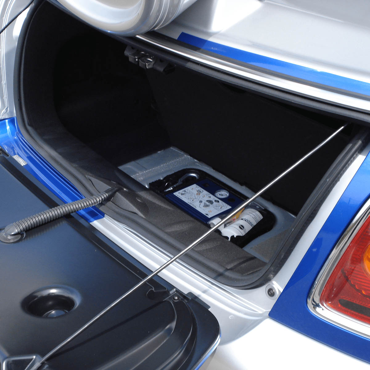 Burkolati elemek Redbull promociós autóhoz