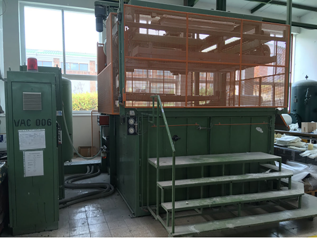 Vákuumformázó berendezés